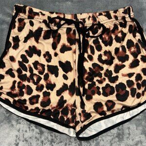 🤎 2 for $7 Leopard print shorts